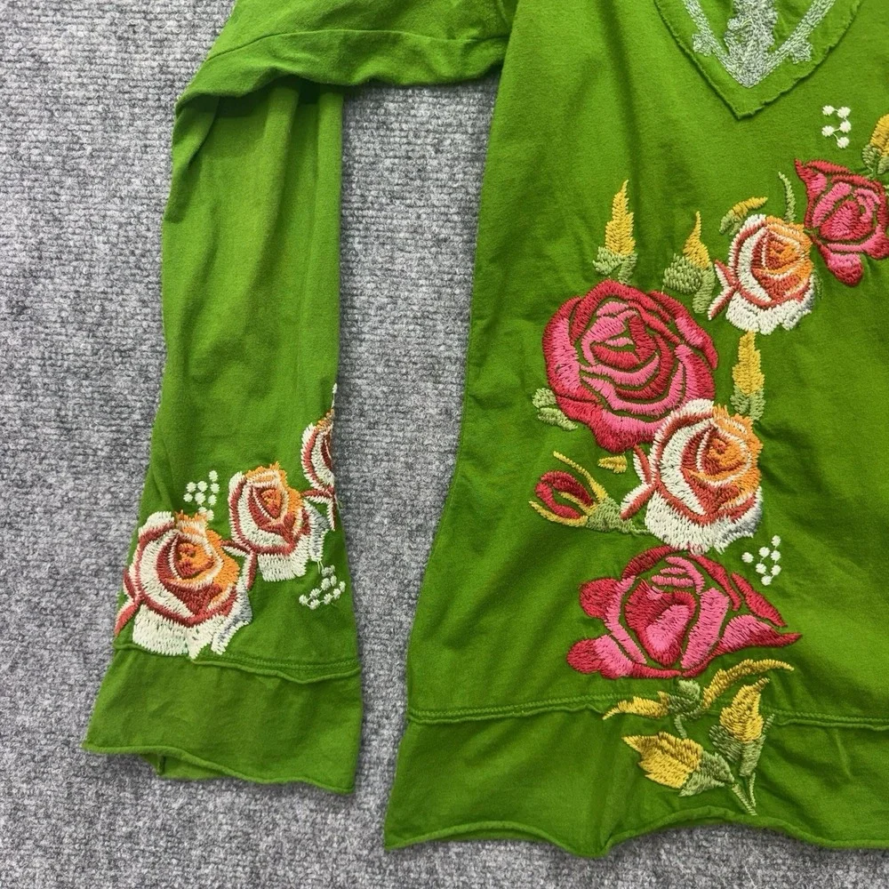 JW Los Angeles green blouse top embroidered roses women's Large w/ small stain - Picture 6 of 10